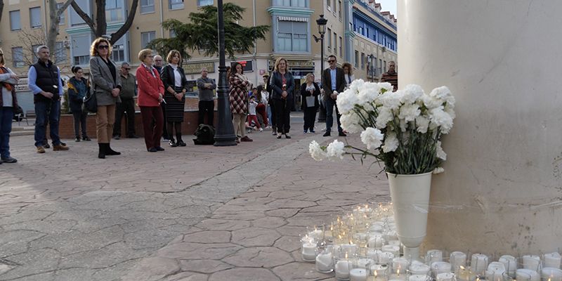 Alovera mantiene vivo el recuerdo del 11M con un minuto de silencio