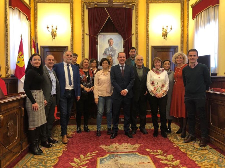 El Ayuntamiento de Guadalajara firma un convenio con 13 institutos de la ciudad para ayudar a escolares con problemas de convivencia