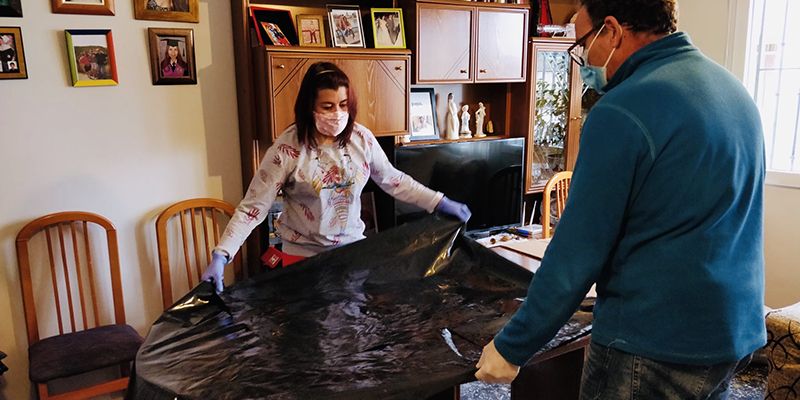 El Ayuntamiento de Ledaña organiza a 40 mujeres voluntarias para coser batas y mascarillas para proteger del coronavirus