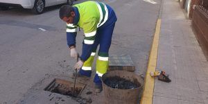 El Ayuntamiento de Tarancón y Aqualia realizan tareas de limpieza en las rejillas de pluviales 2 El Ayuntamiento de Tarancón y Aqualia realizan tareas de limpieza en las rejillas de pluviales