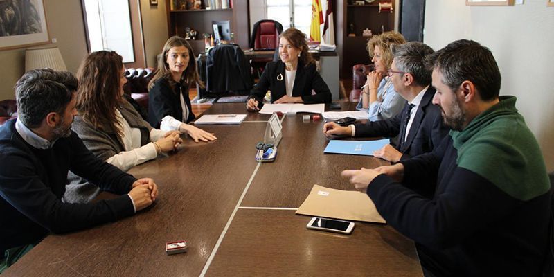 El Gobierno de Castilla-La Mancha beneficia a más de 77.500 personas mayores con el Programa de Podología Itinerante en el medio rural