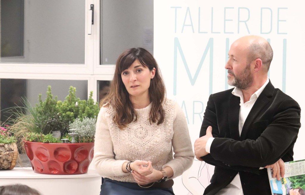 Lleno en la Biblioteca de Cabanillas para conocer el mundo de los jardines en miniatura