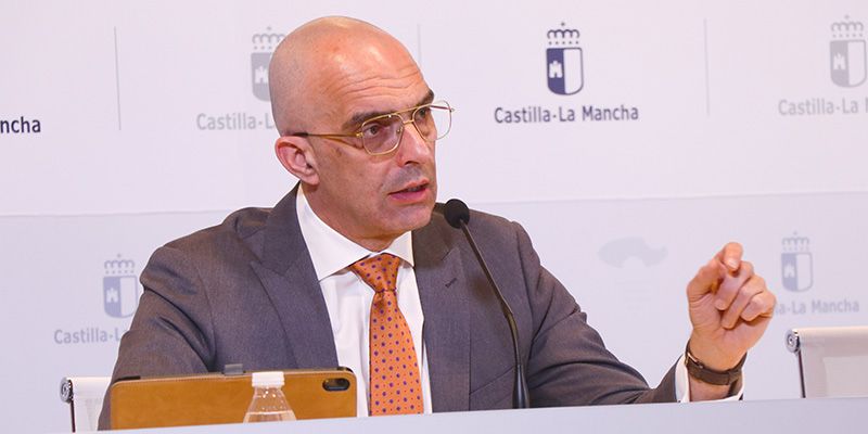 Juan Camacho En caso de que una persona tenga síntomas, en su domicilio ha de tener especial cuidado con la limpieza de superficies de uso común