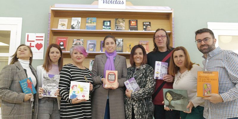 La Biblioteca León Gil de Cabanillas estrena su Estantería Violeta