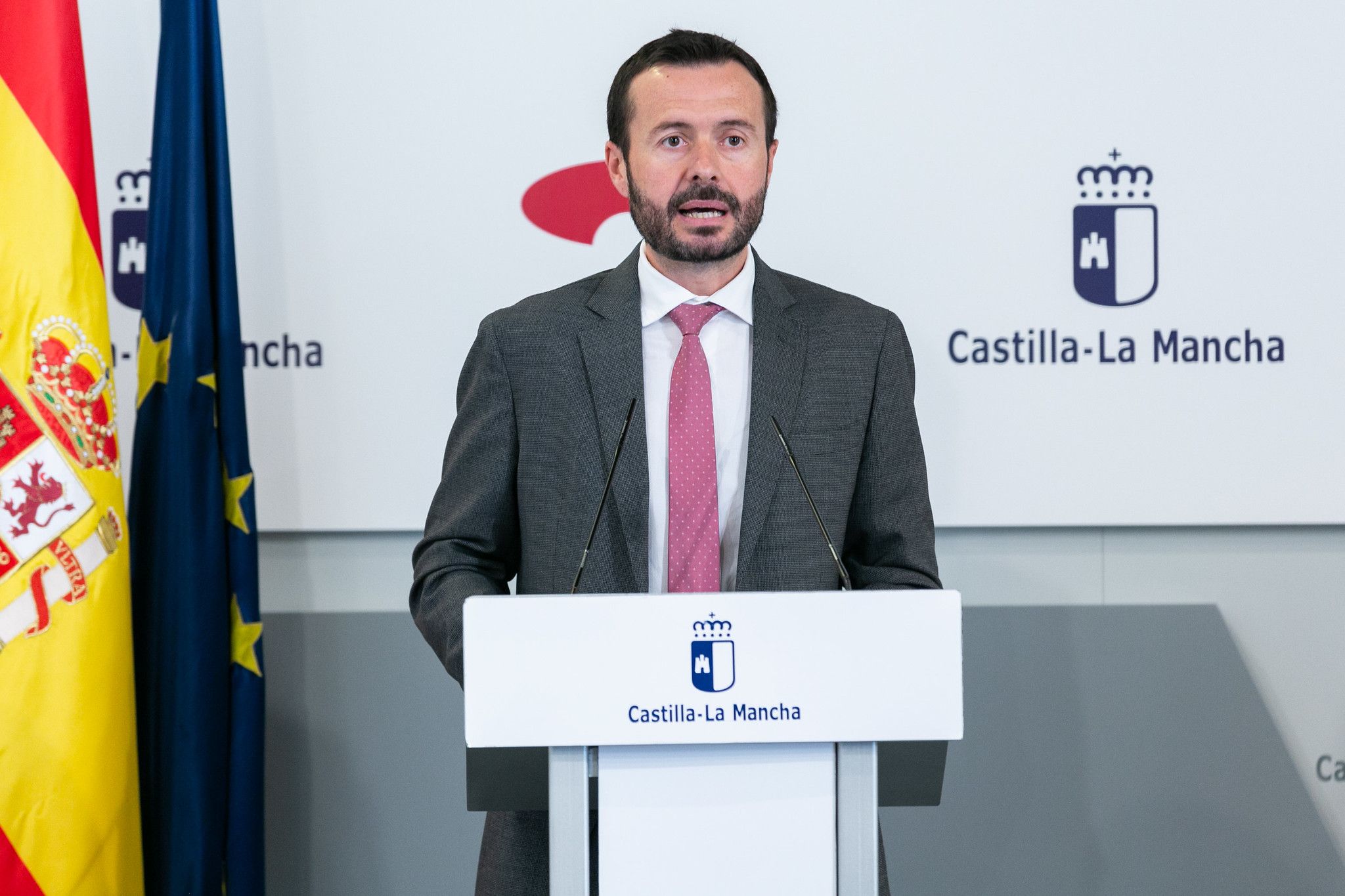 La Junta acuerda que la empresa pública medioambiental Geacam transporte al personal sanitario en los núcleos rurales de más difícil acceso para facilitar su labor