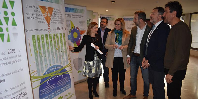 La Junta estrena en Cuenca la exposición ‘Castilla-La Mancha en la senda de la transición’ que llegará a toda la Comunidad Autónoma