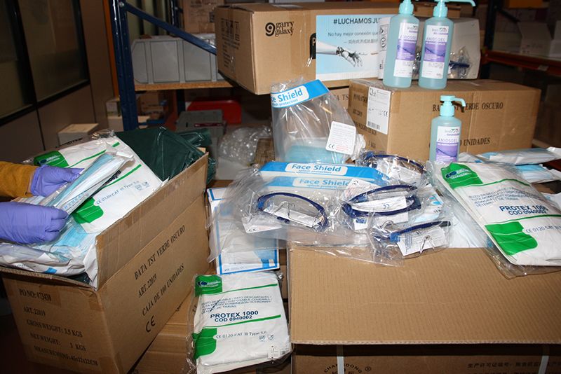 La Junta está distribuyendo este viernes casi 10.000 artículos de protección para los profesionales de los centros sanitarios y sociosanitarios de la provincia de Cuenca