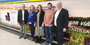 La Junta promociona las Rutas del Vino regionales en la Puerta del Sol de Madrid, en las instalaciones de Metro