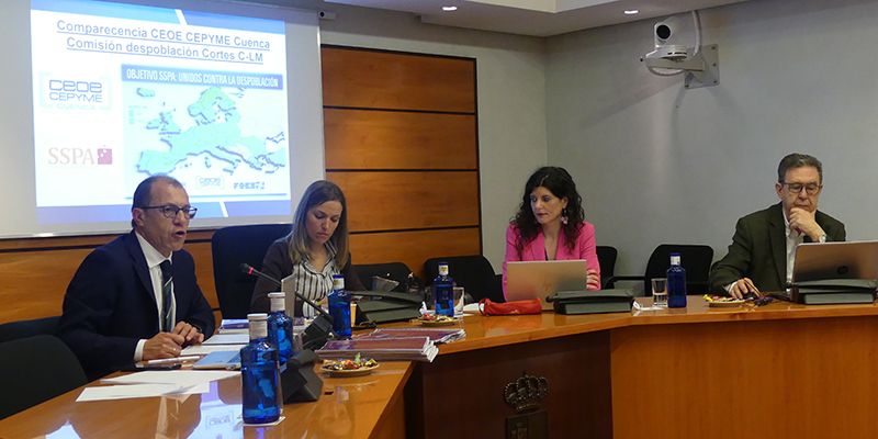 La patronal conquense defiende en las Cortes regionales la directa relación entre empresas y población