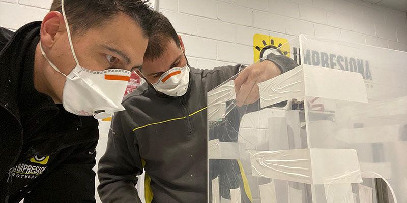 La UCLM diseña cajas para proteger a los sanitarios en el proceso de intubación de pacientes con coronavirus