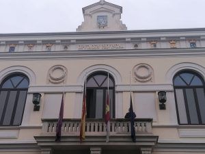 Las banderas ondean a media asta en la Diputación de Guadalajara