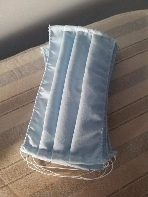 Mota del Cuervo cose mascarillas artesanales contra el coronavirus