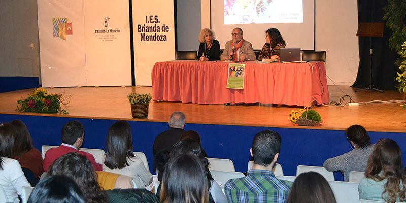 Más de un centenar de docentes participan en Guadalajara en una jornada sobre “Metodologías activas y entornos inclusivos de aprendizaje”