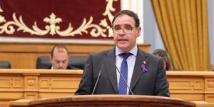 Prieto no logra que la Junta se comprometa a reabrir la escuela rural de Casas de los Pinos el próximo curso escolar