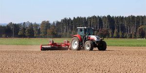 Unión de Uniones rechaza la matriculación obligatoria de cierto tipo de aperos para permitir su circulación