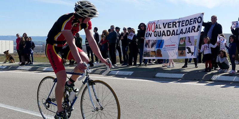 Vecinos protestan contra la instalación de la Planta de Residuos de Guadalajara