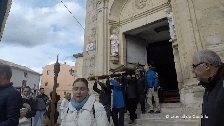 Vídeo.  Puesta en andas de la Vera Cruz