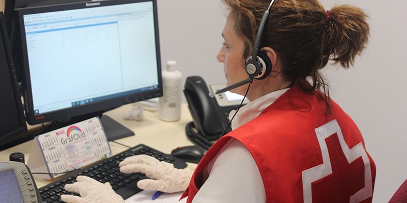 900 107 917, servicio 'Cruz Roja te escucha' para ofrecer apoyo psicosocial frente al COVID-19