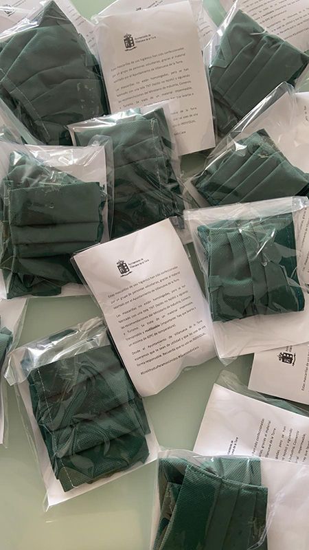 El Ayuntamiento de Villanueva de la Torre comienza a repartir miles de mascarillas higiénicas entre sus vecinos