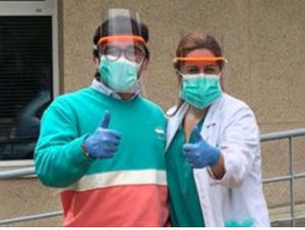 El colegio Giovanni Antonio Farina de Azuqueca ya ha comenzado a entregar sus primeras viseras realizadas con su impresora 3D