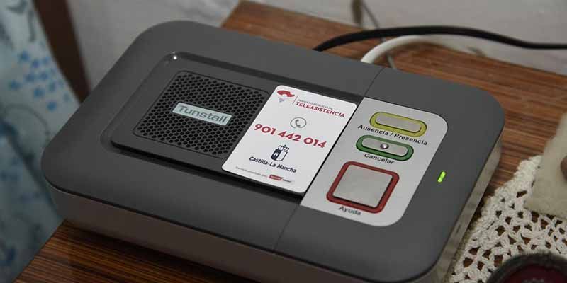 El Gobierno de Castilla-La Mancha atiende a 13.000 personas usuarias del Servicio de Teleasistencia con un Plan de Seguimiento Telefónico Intensivo por el COVID-19