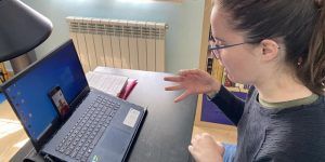 El Gobierno de Castilla-La Mancha mantiene mediante Video-Asistencia los servicios para el colectivo de personas sordas