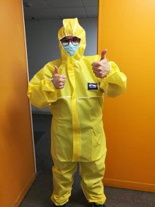 El Hospital Universitario recibe 40.000 mascarillas y 530 trajes de protección donados por BNI Guadalajara