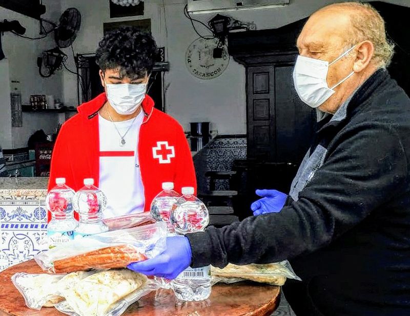 El Plan Cruz Roja RESPONDE refuerza el reparto de alimentos en Tarancón con la donación de Incarlopsa y Hermanos Bricio 1 El Plan Cruz Roja RESPONDE refuerza el reparto de alimentos en Tarancón con la donación de Incarlopsa y Hermanos Bricio