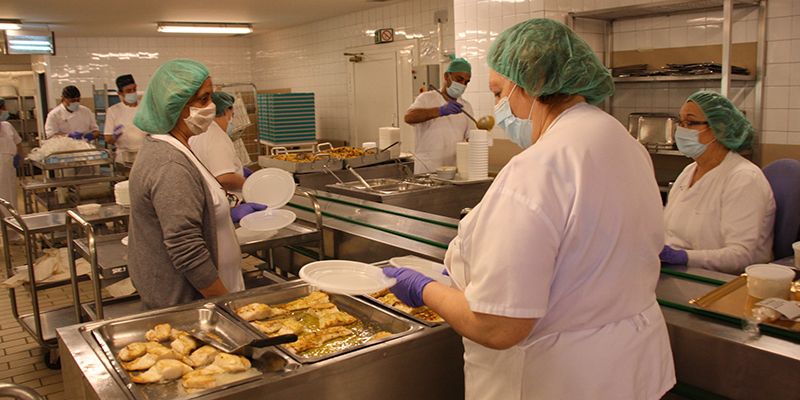 El Servicio de Cocina del Hospital de Cuenca ha adaptado y diseñado nuevos menús para los pacientes afectados por Covid-19