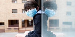 Hasta 3 niños con un adulto podrán salir desde el domingo 1 hora y llevar juguetes como pelota o patinete