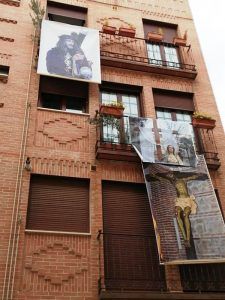 La Cofradía de la Pasión del Señor engalana Guadalajara con más de 225 pancartas de lona con sus tres imágenes