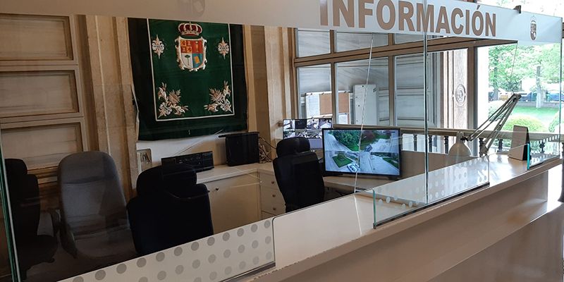 La Diputación de Cuenca coloca mamparas de cristal para proteger a los trabajadores y trabajadoras provinciales 1 La Diputación de Cuenca coloca mamparas de cristal para proteger a los trabajadores y trabajadoras provinciales