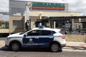 La Policía Local de Alovera recupera 13 carros de supermercado que habían sido sustraídos del mercadona