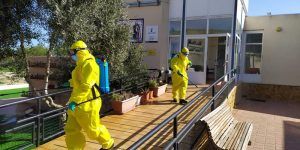 Los bomberos de la Diputación de Cuenca han desinfectado hasta el momento quince residencias de mayores