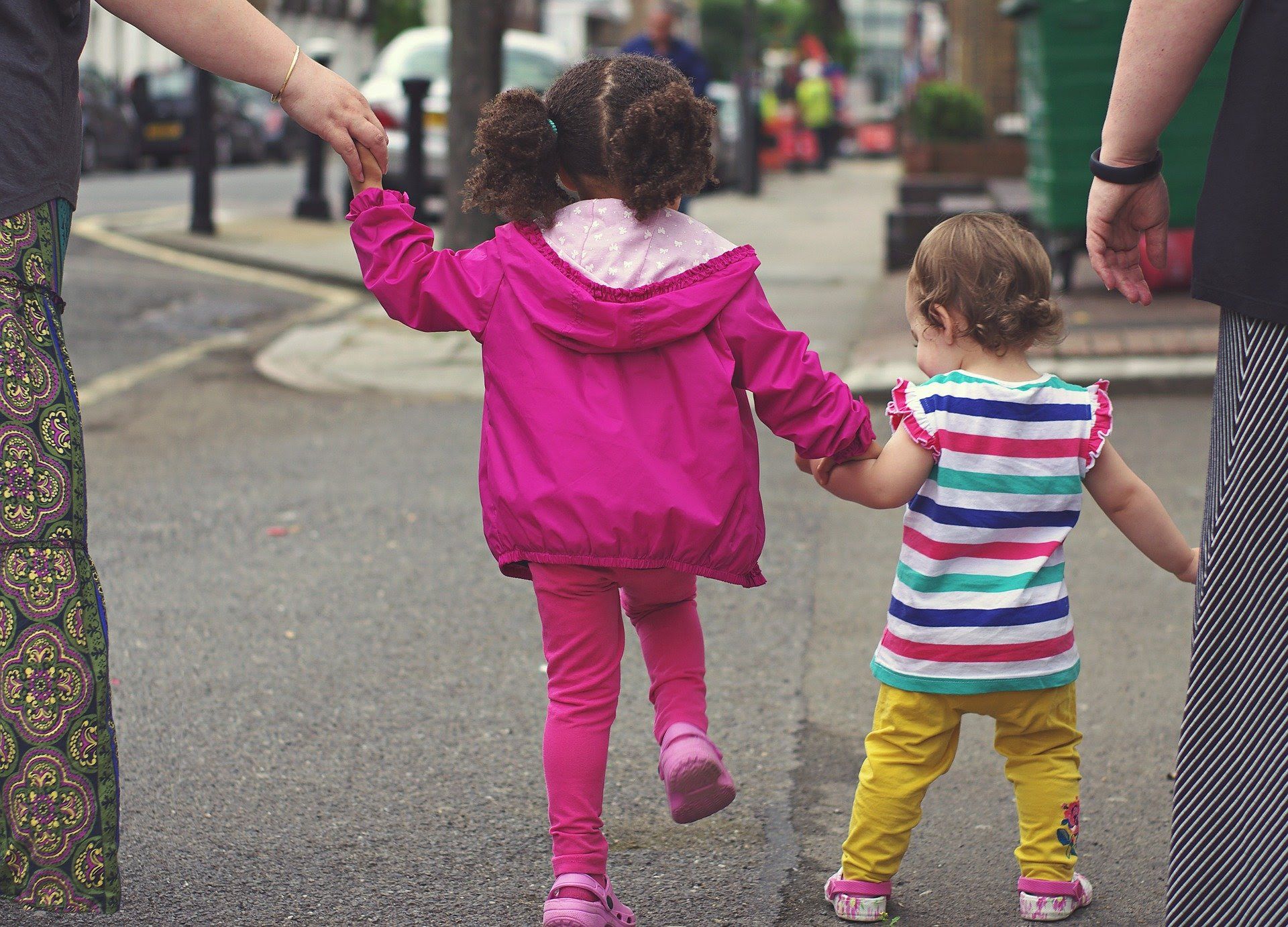 Los psicólogos aconsejan que se programe la salida de los niños a la calle, se les dejen claras las normas de seguridad y que se disfrute de la experiencia