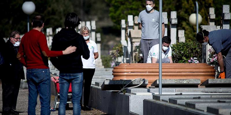 Psicólogos de Castilla-La Mancha piden la participación de los familiares de primer grado de consanguinidad en los sepelios