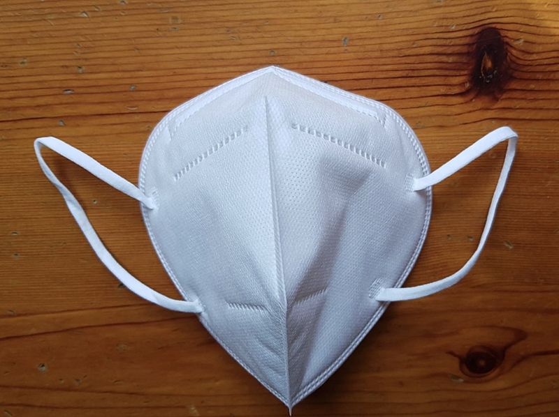 UGT alerta de que los trabajadores de las ambulancias también usaron las mascarillas defectuosas