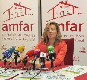 AMFAR recibe una avalancha de 500 matrículas para los cursos online dirigidos a mujeres rurales