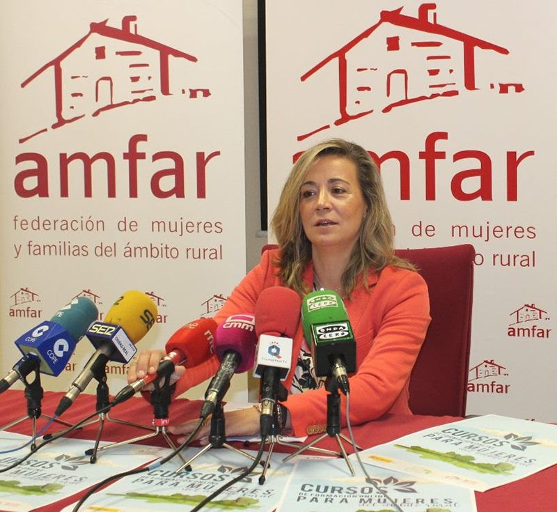 AMFAR recibe una avalancha de 500 matrículas para los cursos online dirigidos a mujeres rurales