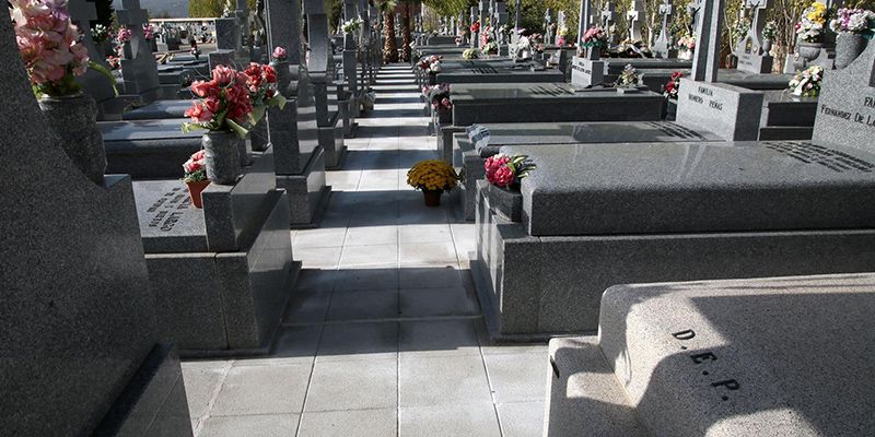 Castilla-La Mancha dobló en abril las licencias de enterramiento hasta las 3.832, el 70% sospechosas de COVID-19