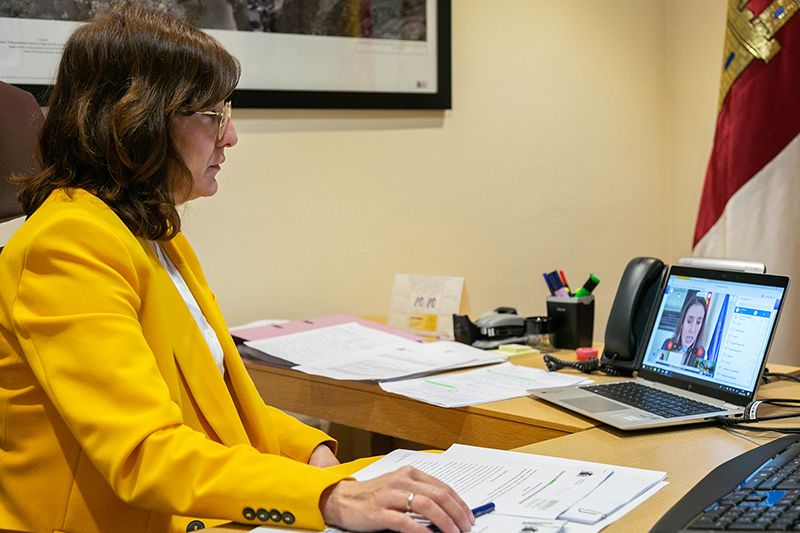 Castilla-La Mancha expone al Ministerio de Igualdad la necesidad de acelerar el pago de los fondos del Pacto de Estado contra la Violencia de Género