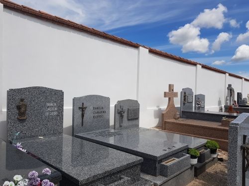 El Cementerio de Cabanillas se reabrirá el lunes 18, aunque con limitación de 15 personas 3 El Cementerio de Cabanillas se reabrirá el lunes 18, aunque con limitación de 15 personas