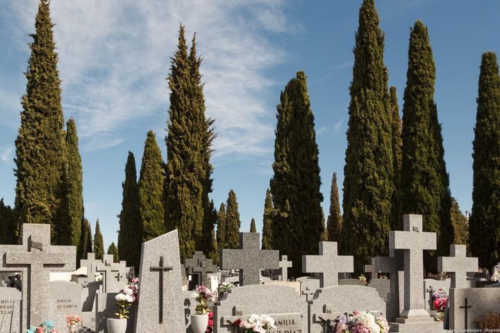 El cementerio de Guadalajara reabrirá de nuevo este lunes con medidas de seguridad y un aforo de 50 personas 3 El cementerio de Guadalajara reabrirá de nuevo este lunes con medidas de seguridad y un aforo de 50 personas