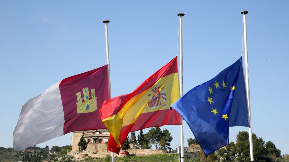 El Día de la Región se viste de luto en recuerdo a los fallecidos víctimas de la COVID, y rinde homenaje a los colectivos destacados por su entrega