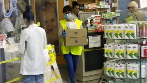 Farmacéuticos proponen a Junta que la población vulnerable pueda recibir en sus domicilios medicamentos