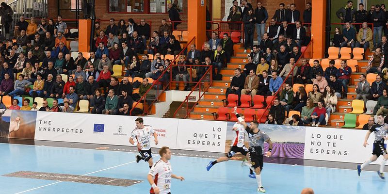 La Diputación colabora con el BM Liberbank Cuenca y efectúa el pago de 80.000 euros recogidos en el convenio con este club