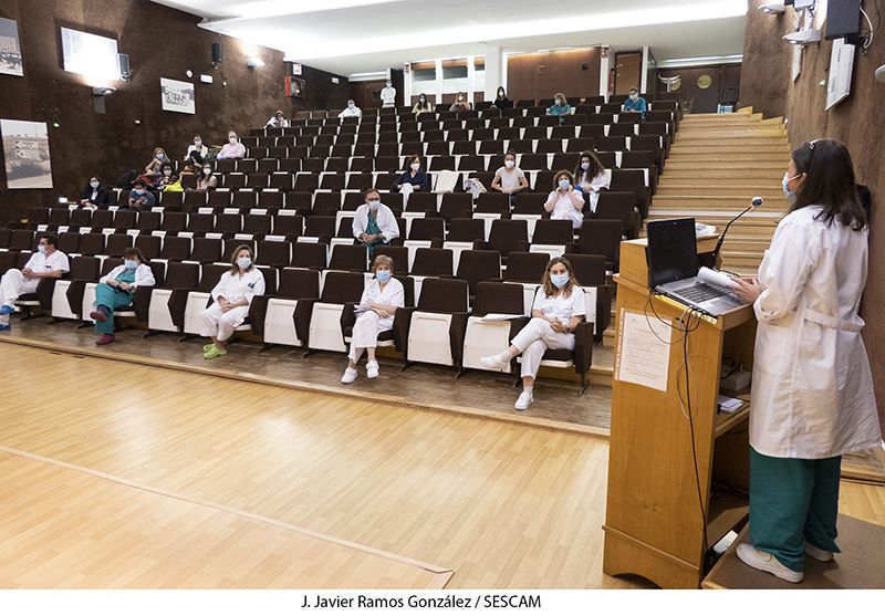 La Gerencia del Área Integrada de Guadalajara hace entrega de sus certificados de final de residencia a 35 nuevos especialistas.