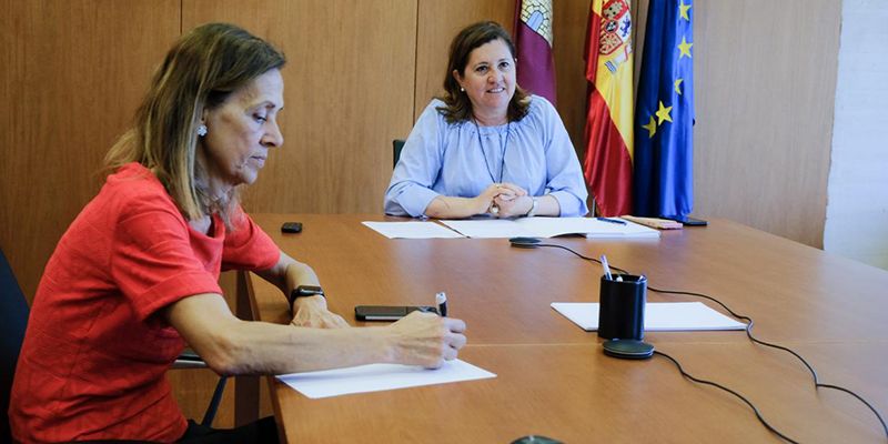 La Junta estudia prorrogar para el próximo curso los contratos actuales del transporte escolar