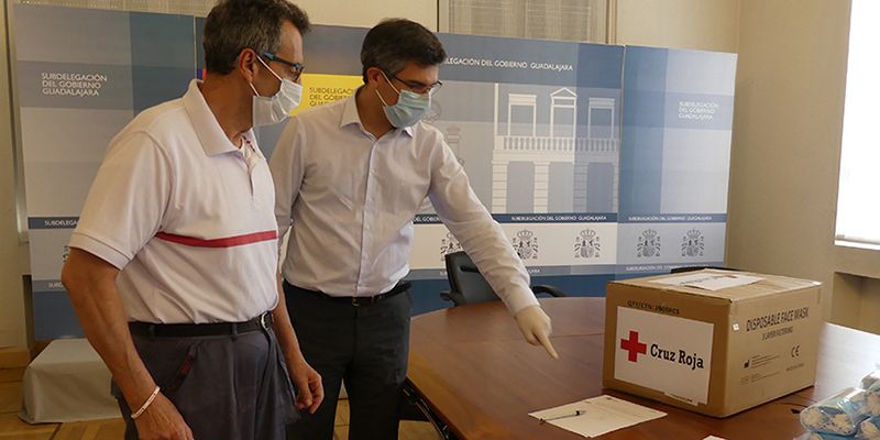 La Subdelegación del Gobierno de Guadalajara entrega 6.000 mascarillas a organizaciones sociales