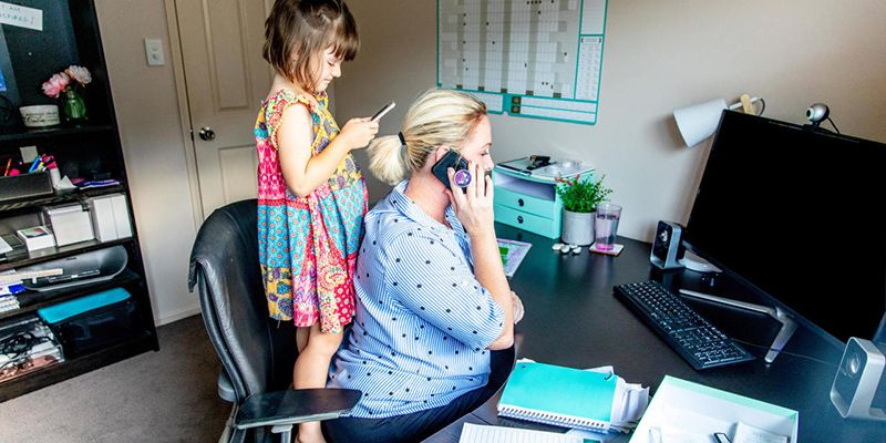 Desescalada: tres de cada diez padres españoles considera dejar el trabajo, pedir una excedencia o reducción de jornada